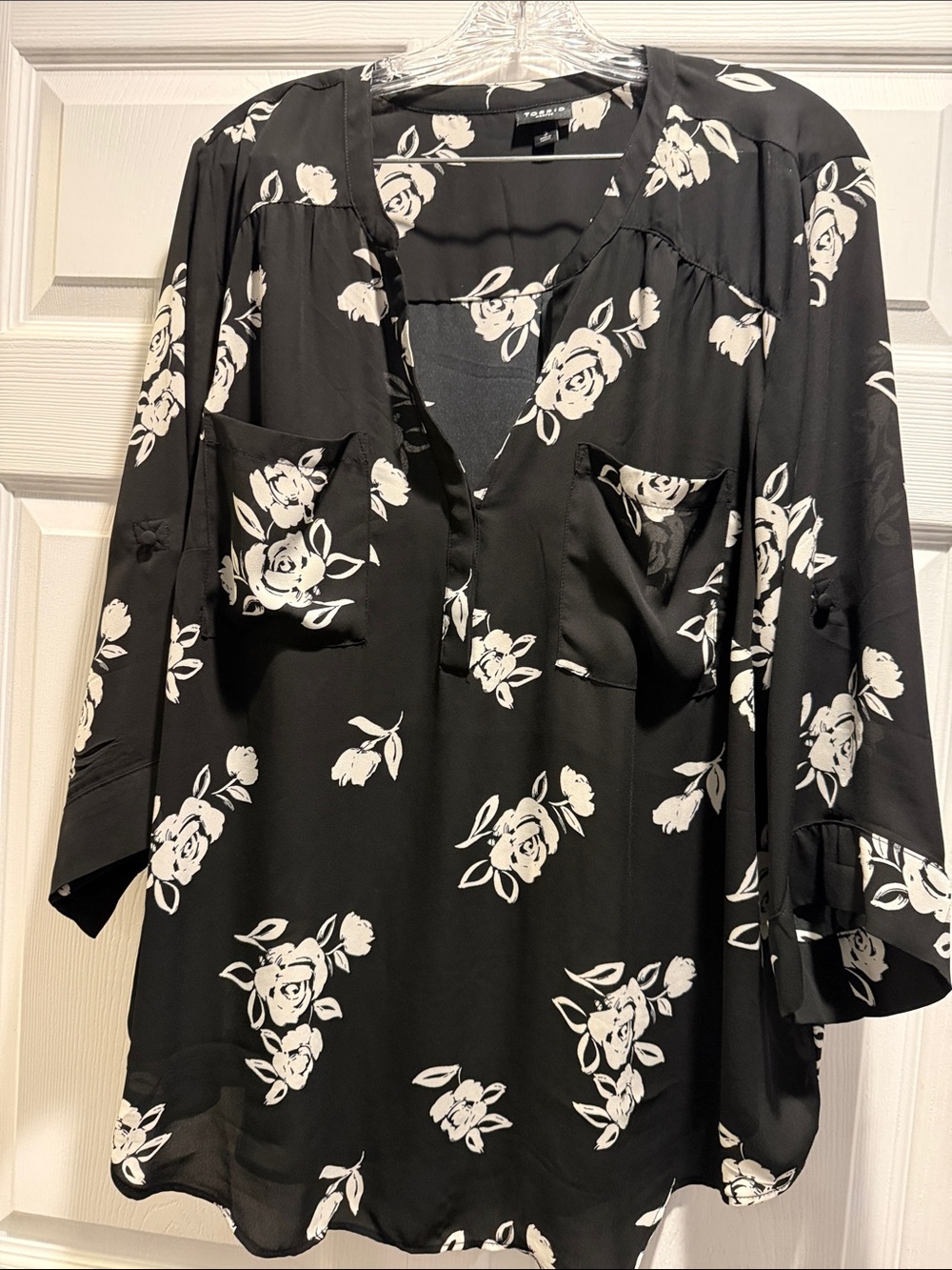 torrid Black & White Floral V-Neck Blouse